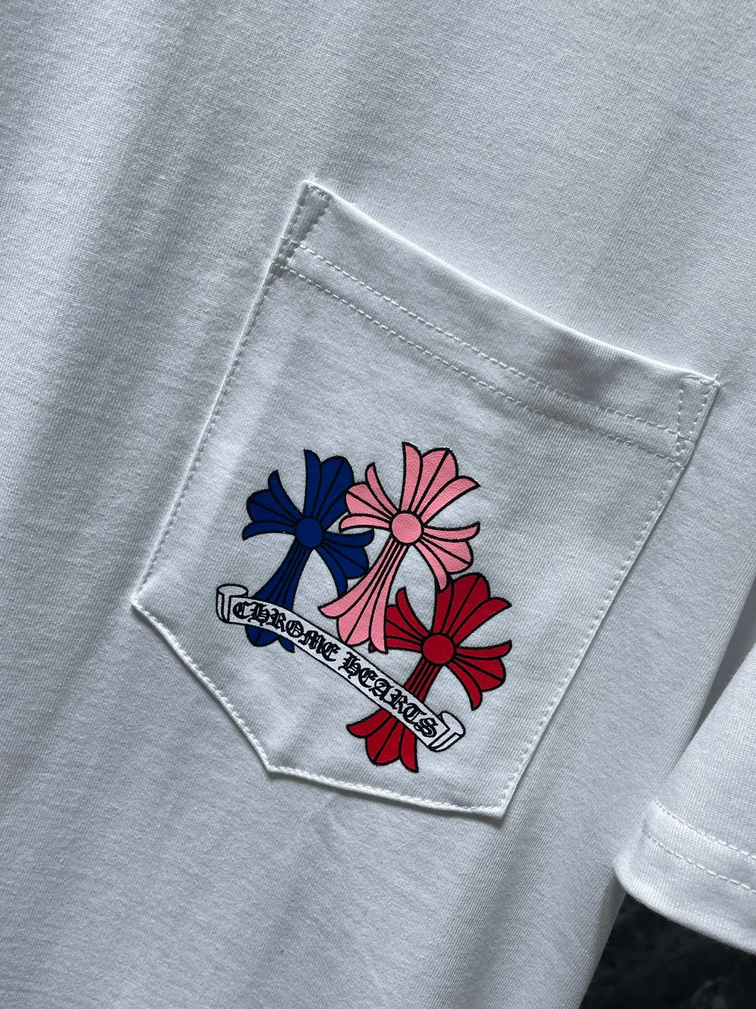 P140 New Chrome Hearts 25ss for summer. High gram weight, environmentally friendly and high-quality top-grade fabric. 260g~270g. Chrome classic color phantom cross letter flower arm length T. Imported environmentally friendly glue printing and dyeing. Counter synchronization. Re-engraved version 1:1. Recommended color: black white. Size: S, M, L, XL
